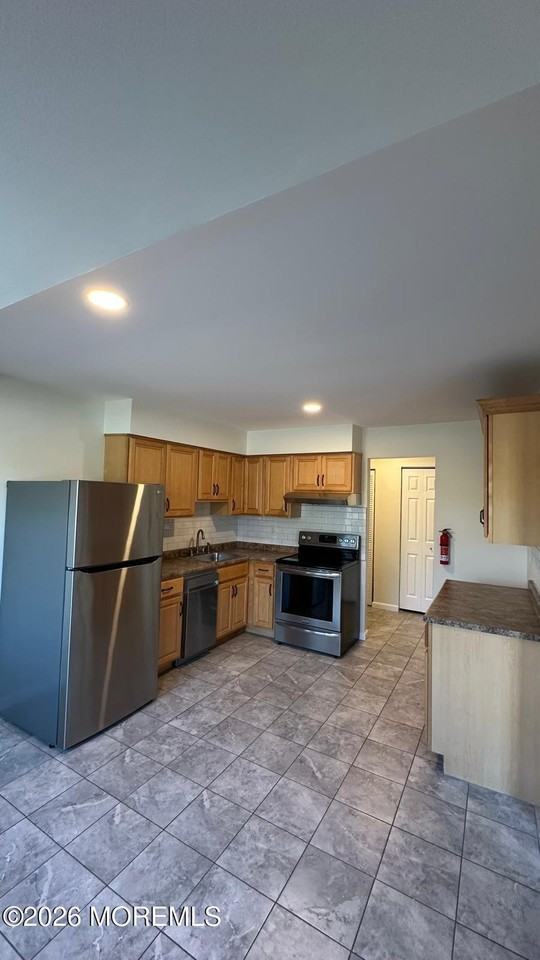 98 Beachway Ave #6 - Photo 5 of 13