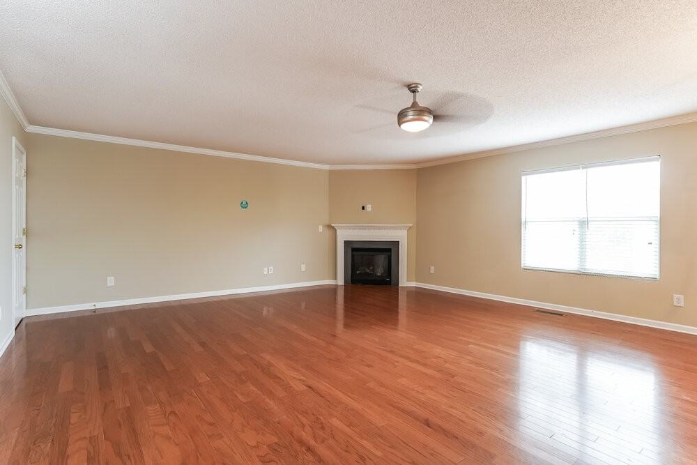 4625 Youngsbury Ct - Photo 4 of 17