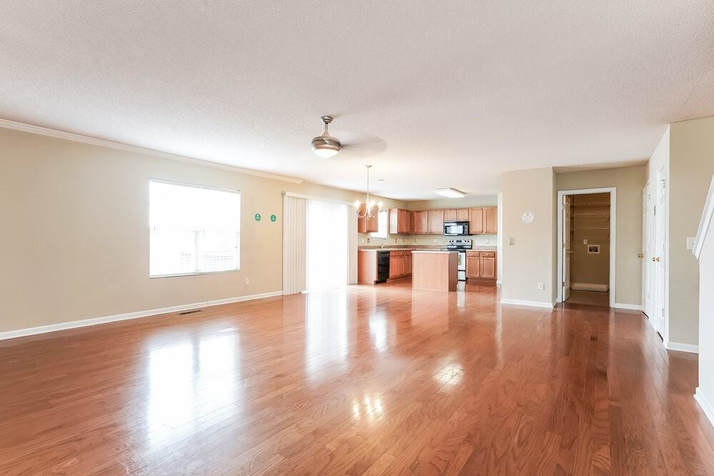 4625 Youngsbury Ct - Photo 5 of 17