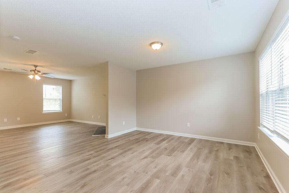 1008 Saint Augustine Pkwy - Photo 4 of 17