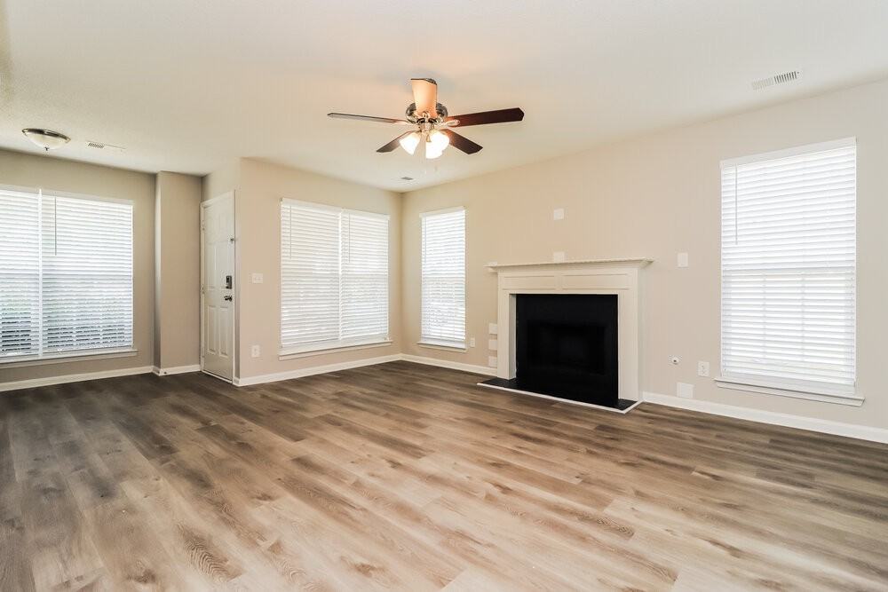 203 Augusta Woods Dr - Photo 4 of 17