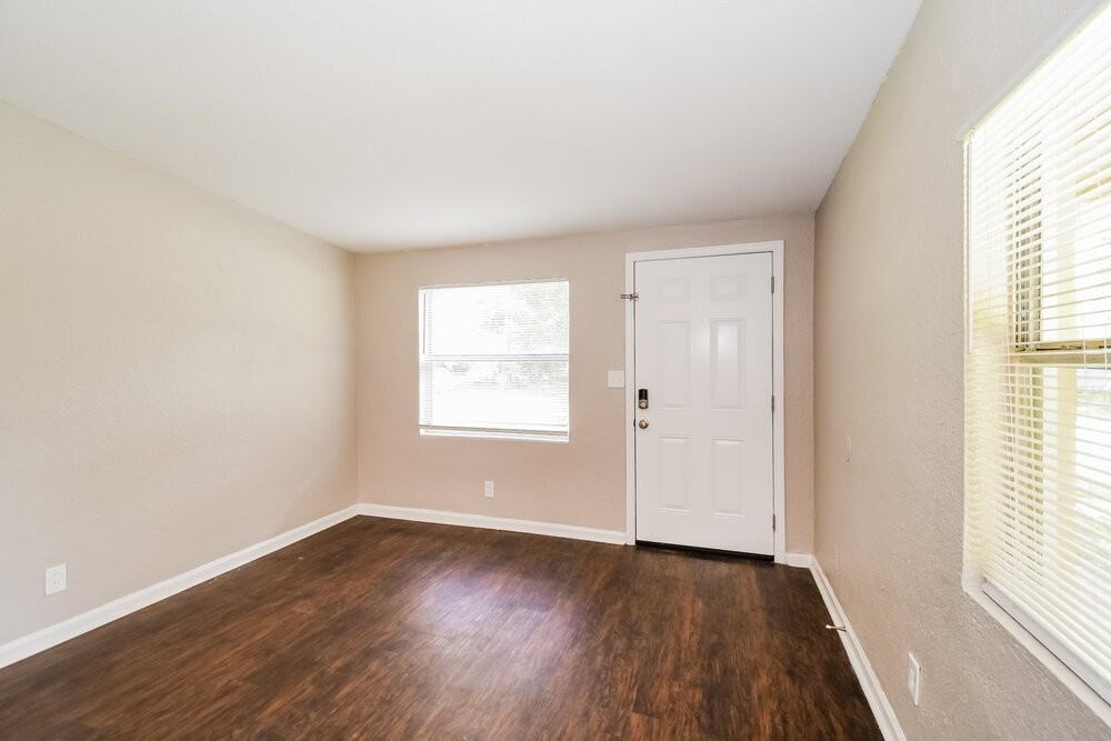 4233 Katanga Dr N - Photo 3 of 16