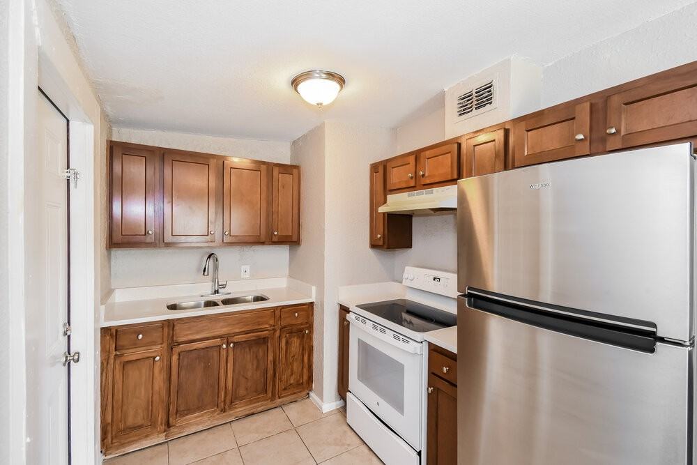 4233 Katanga Dr N - Photo 7 of 16