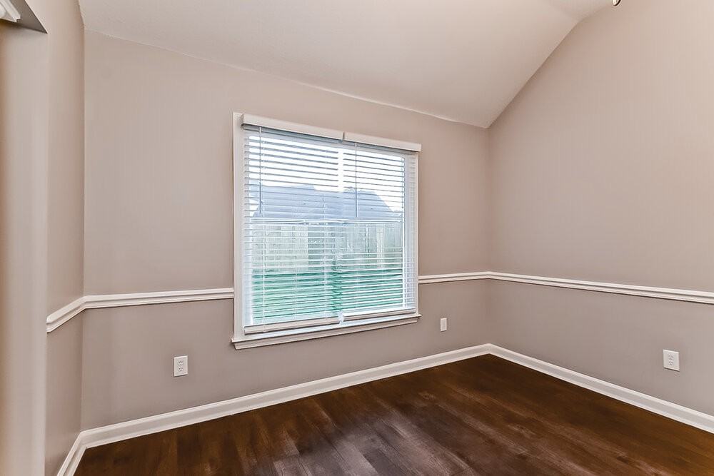 1851 Gilden St - Photo 5 of 16