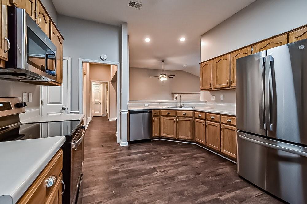 1851 Gilden St - Photo 6 of 16