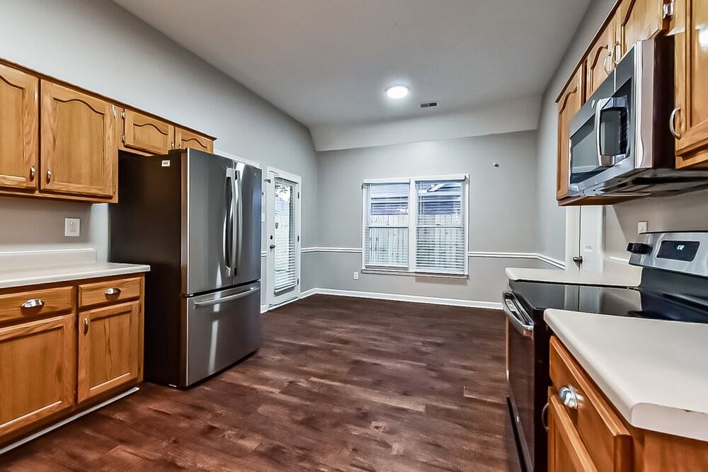 1851 Gilden St - Photo 7 of 16
