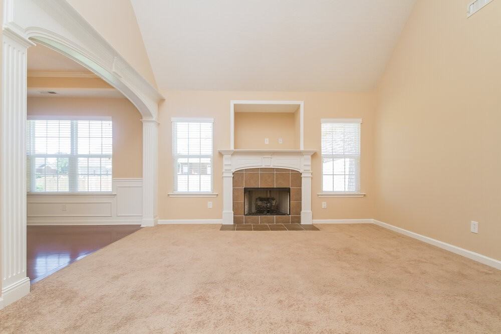 2731 Annapolis Ct - Photo 2 of 15