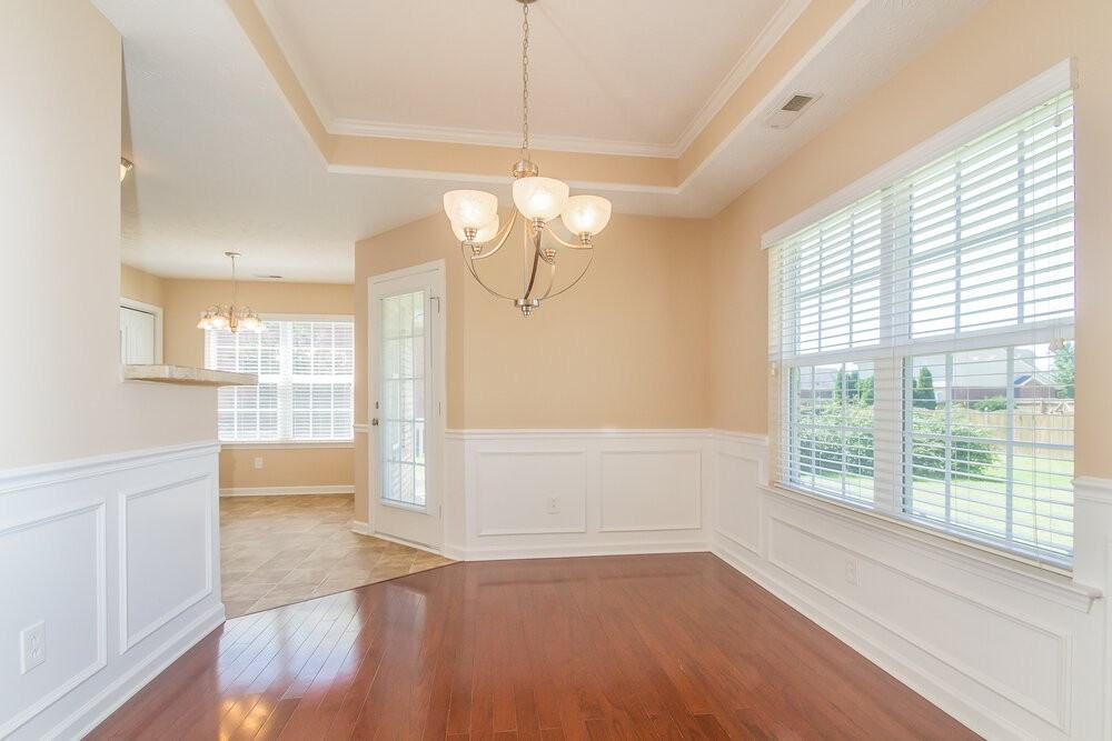 2731 Annapolis Ct - Photo 4 of 15