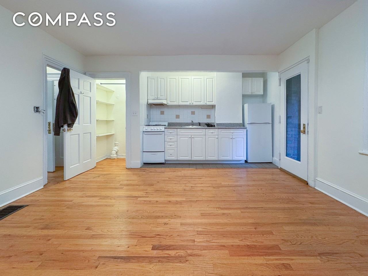 231 Clermont Ave #1R - Photo 5 of 13