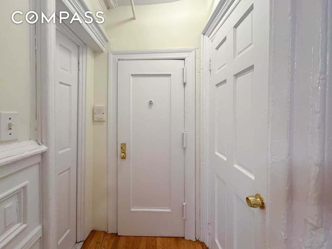 231 Clermont Ave #1R - Photo 6 of 13