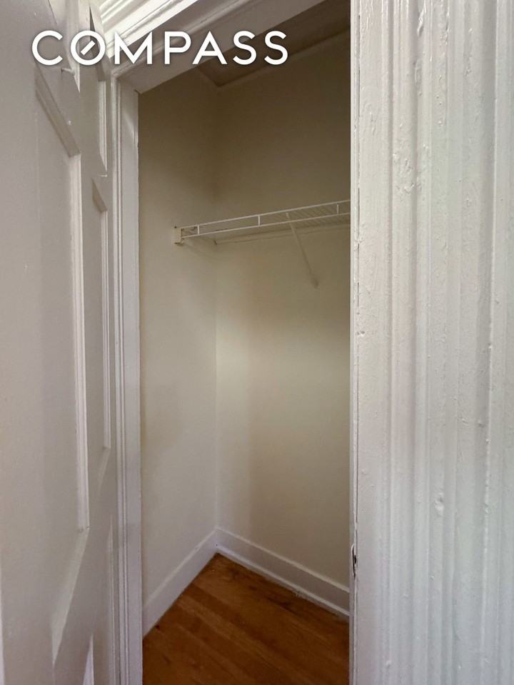 231 Clermont Ave #1R - Photo 7 of 13