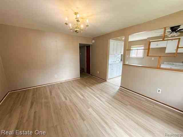 5712 N Silvery Ln - Photo 3 of 12