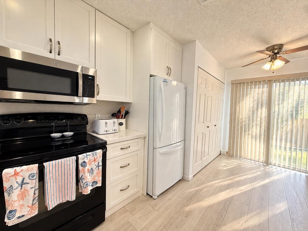 6190 Riverwalk Ln #6 - Photo 5 of 24