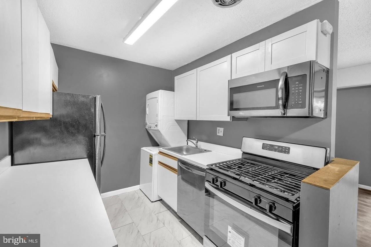 3011 Southern Ave #14 - Photo 3 of 21