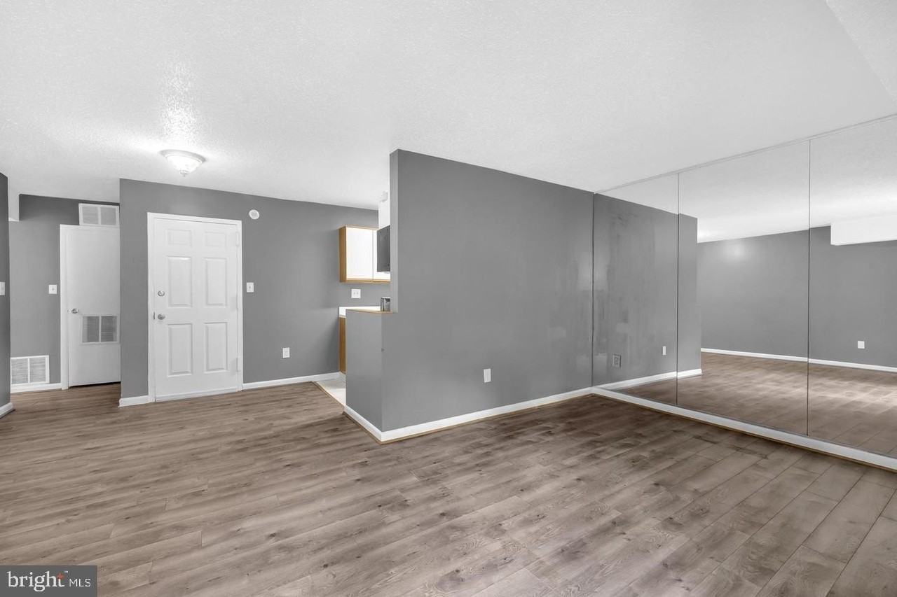 3011 Southern Ave #14 - Photo 4 of 21