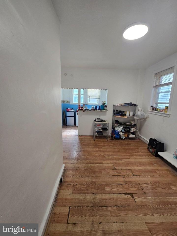 518 W Duncannon Ave - Photo 3 of 9