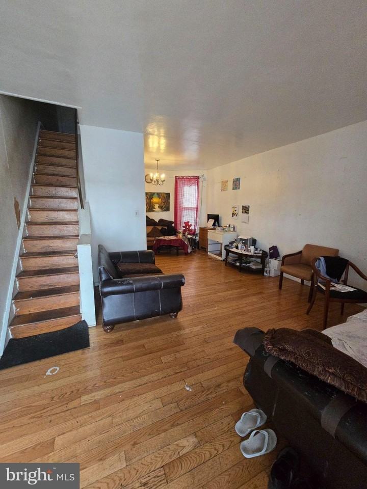 518 W Duncannon Ave - Photo 4 of 9