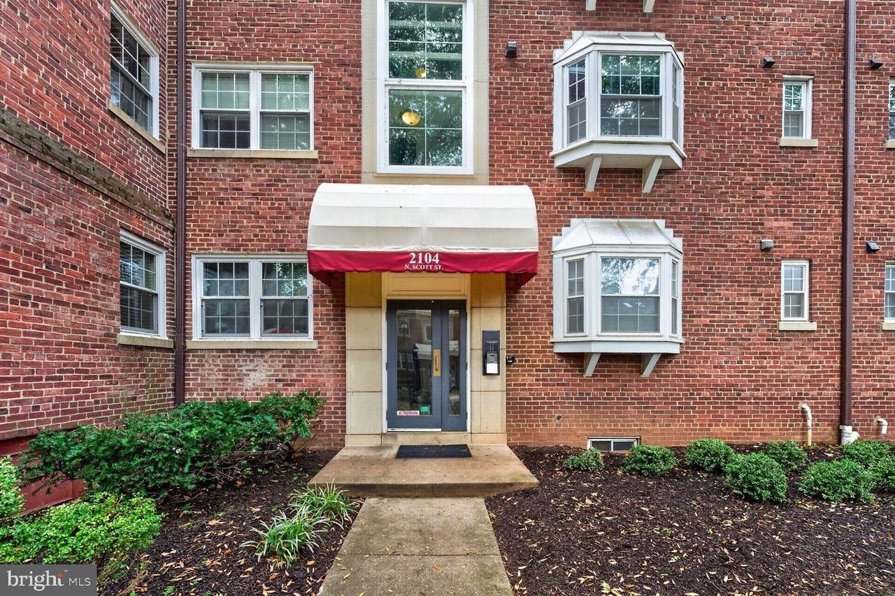 2104 N Scott St #30