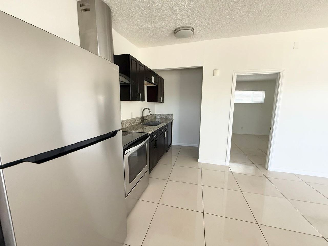 601 S 11th St #13 - Photo 3 of 16