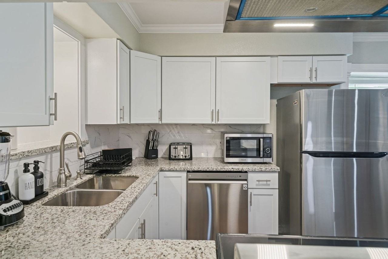 2411 29th Ave N #1056454P - Photo 7 of 36