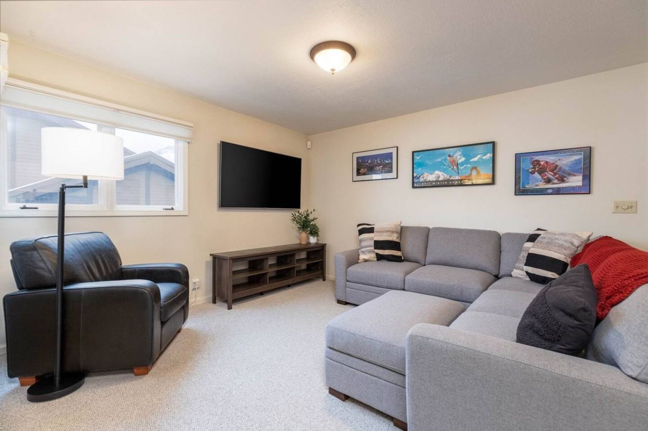 7430 South Wasatch Boulevard - Photo 5 of 49