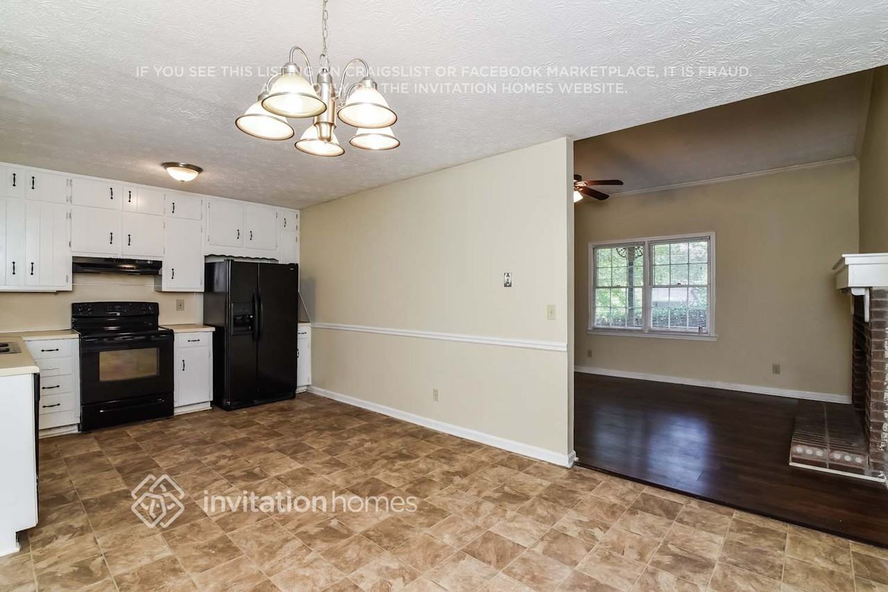 814 Marthas Dr - Photo 7 of 18
