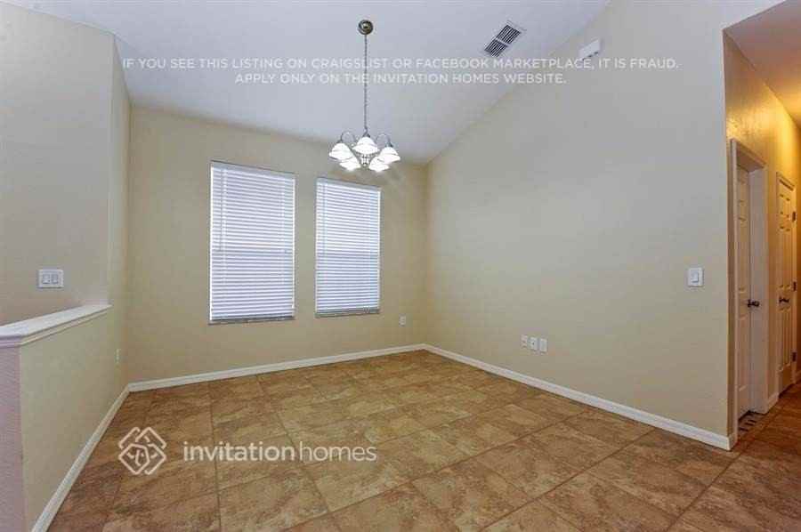 5352 Oxford Manor Cir - Photo 5 of 21