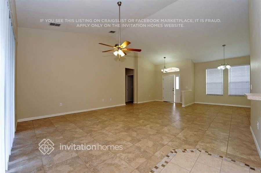5352 Oxford Manor Cir - Photo 2 of 21