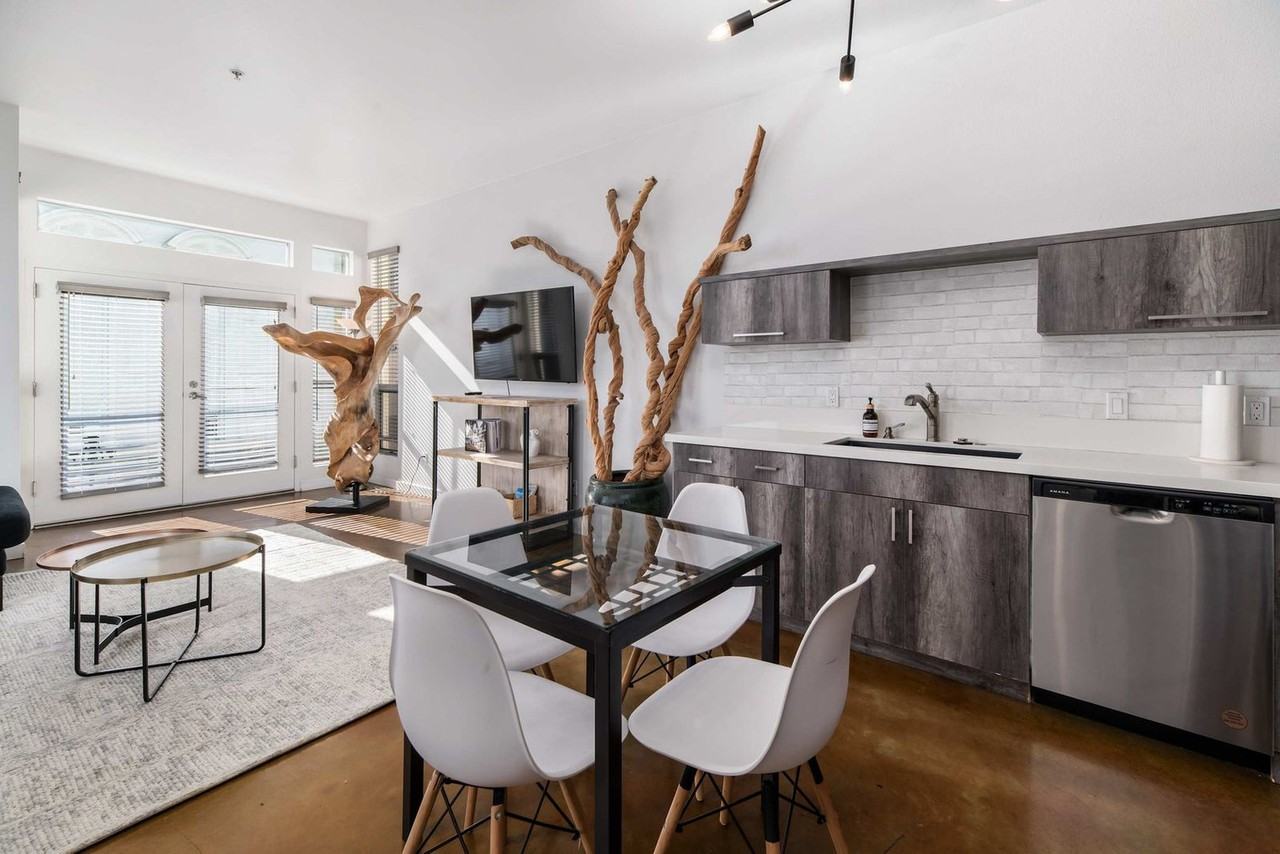 777 6th Ave #1639978P - Photo 7 of 38