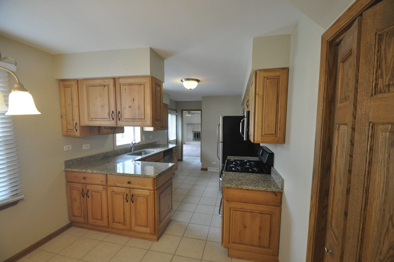 437 Illinois Rd - Photo 3 of 15