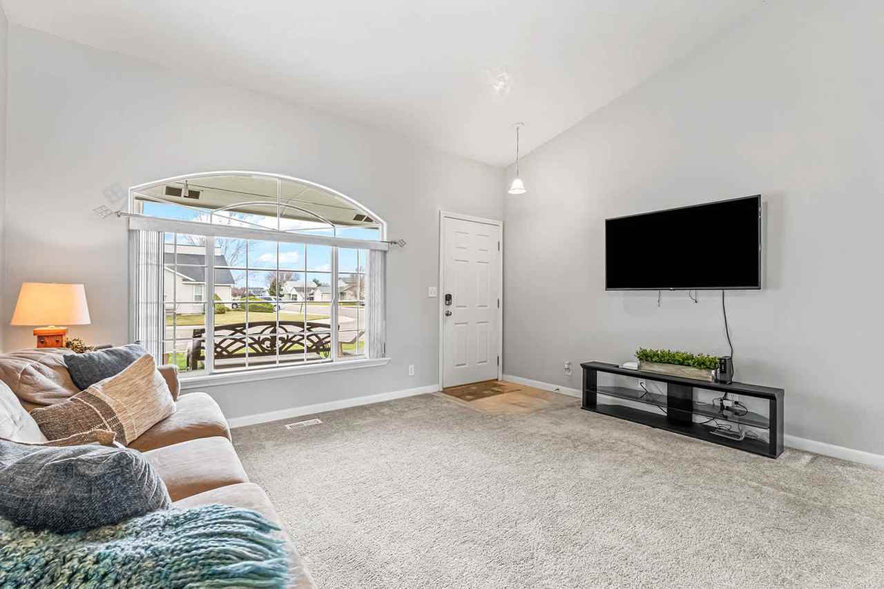 727 W Clark Ave #1642456P - Photo 3 of 40