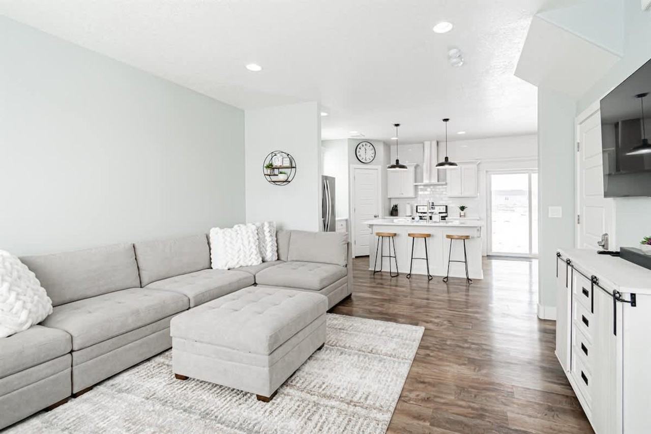 1654 Angela St #1642459P - Photo 3 of 50