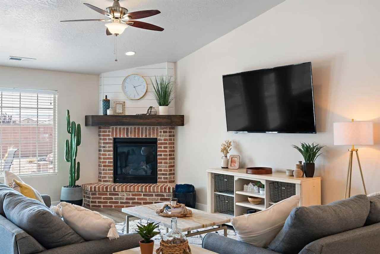 3273 W 2530 S #1642481P - Photo 4 of 50
