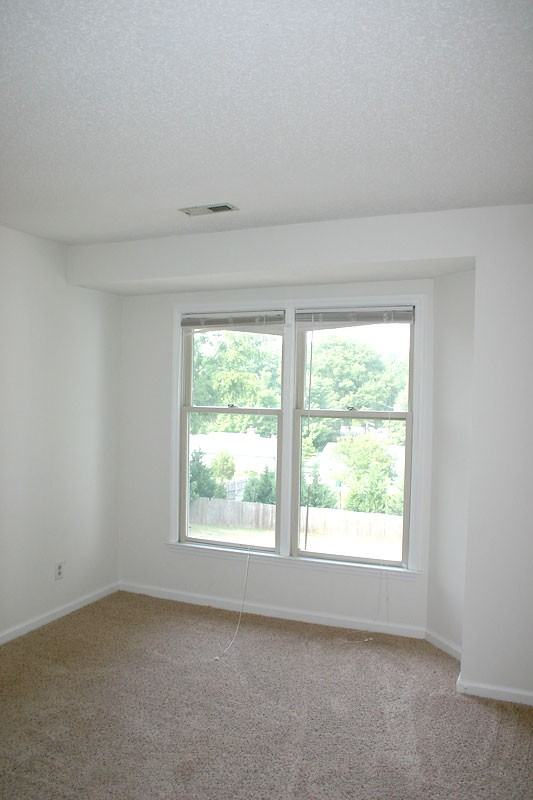 6264 Rosecroft Dr - Photo 3 of 11