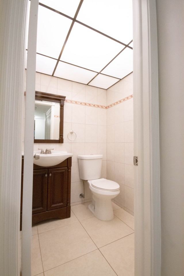 3000 Nw 48th Ter - Photo 4 of 10