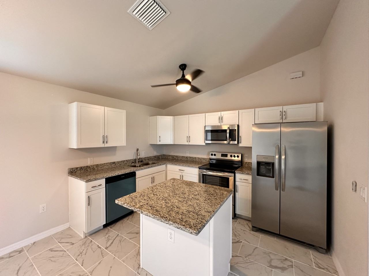 1505 Ne 10th Ter - Photo 2 of 26