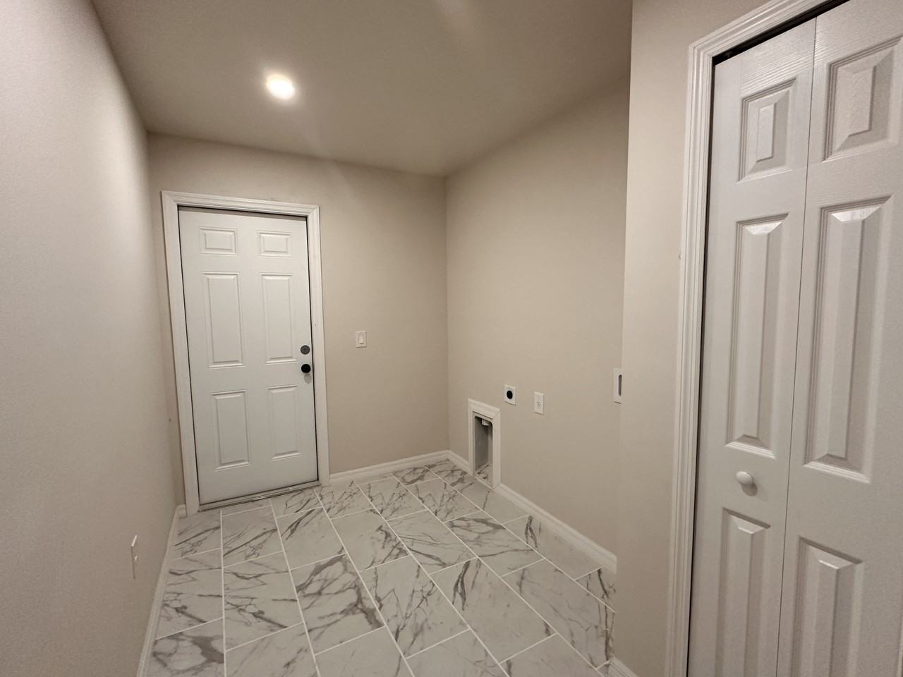 1221 Ne 9th St - Photo 5 of 24