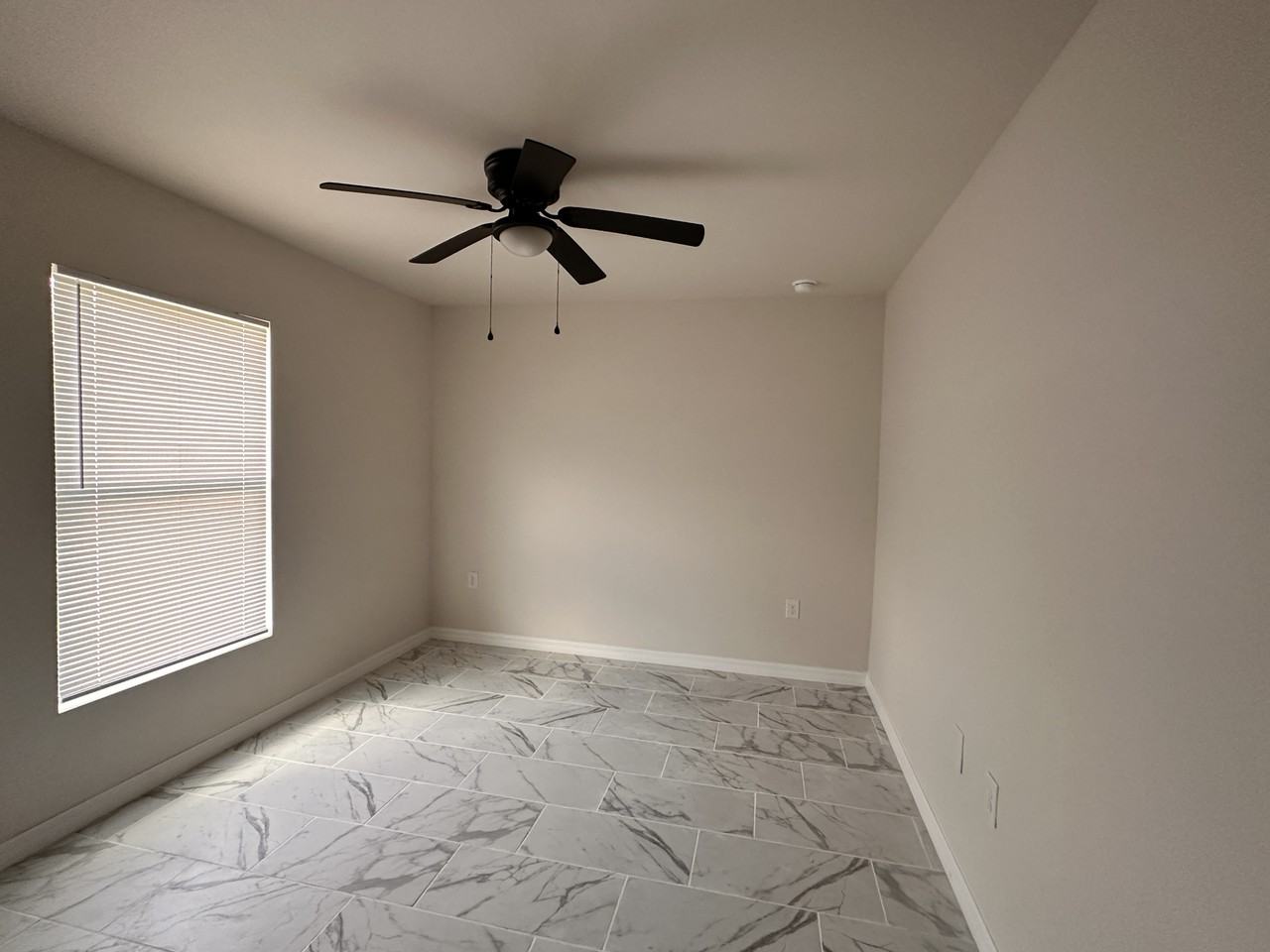 1221 Ne 9th St - Photo 6 of 24