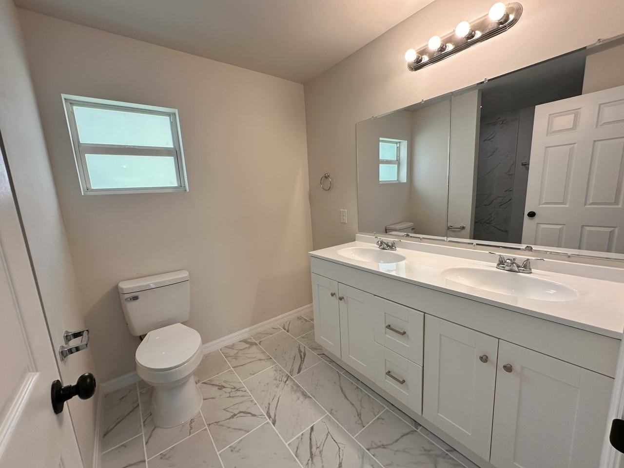 1221 Ne 9th St - Photo 7 of 24