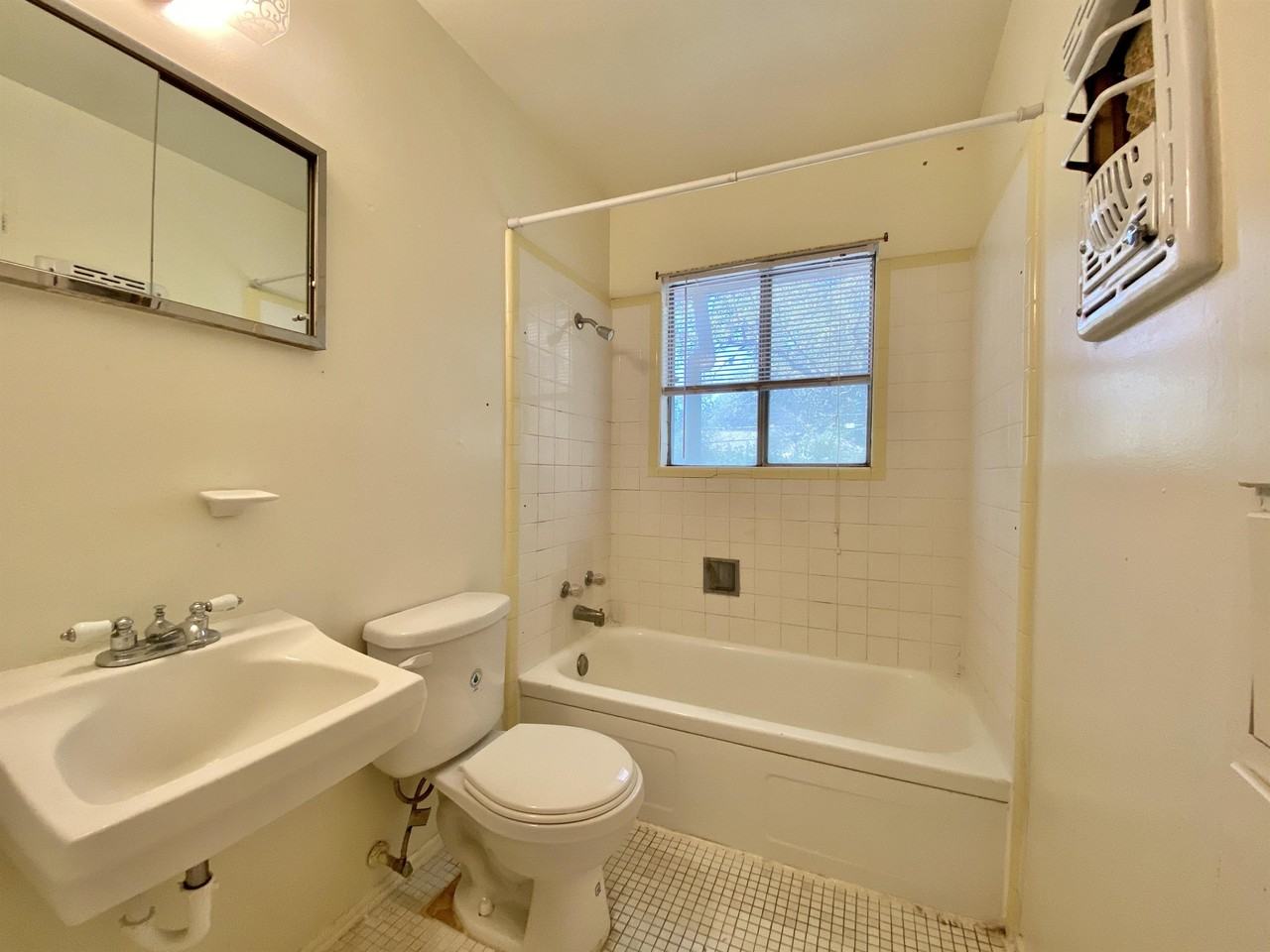 6611 Presley Dr - Photo 5 of 16