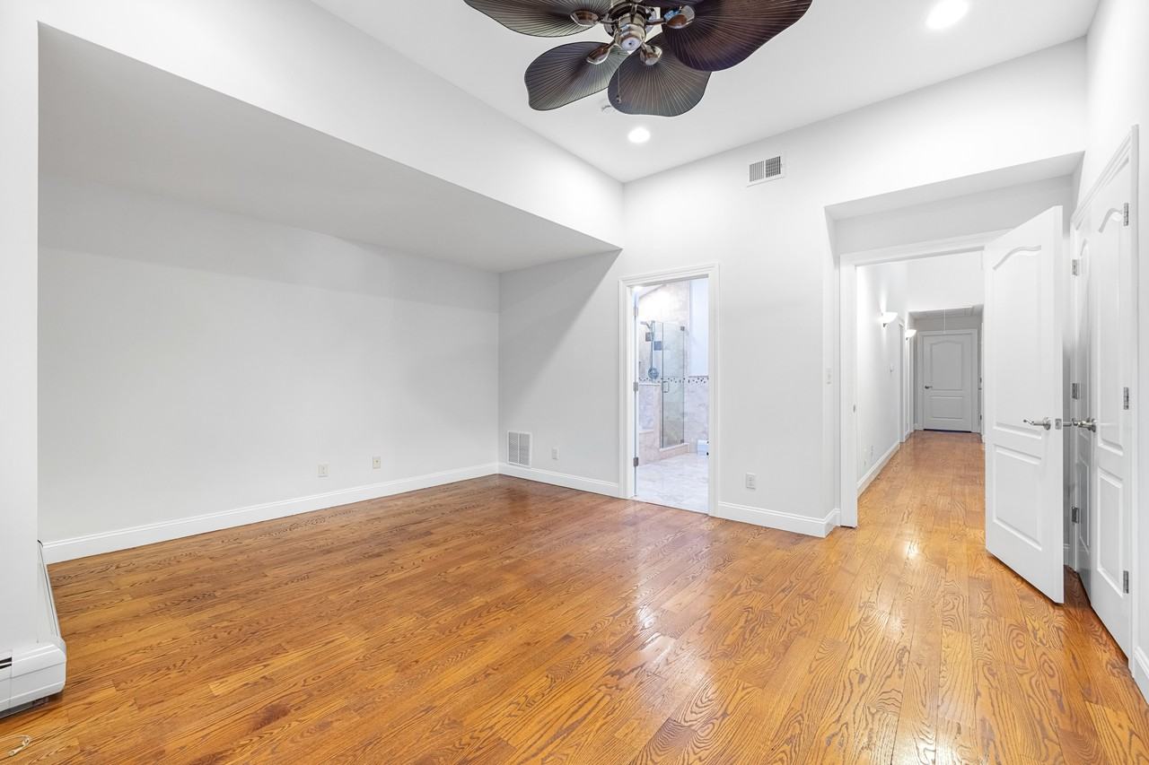 258 4th Street #A - Photo 4 of 35