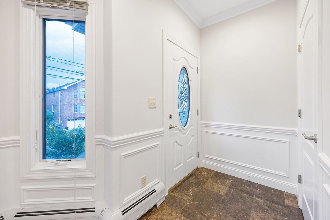 258 4th Street #A - Photo 5 of 35
