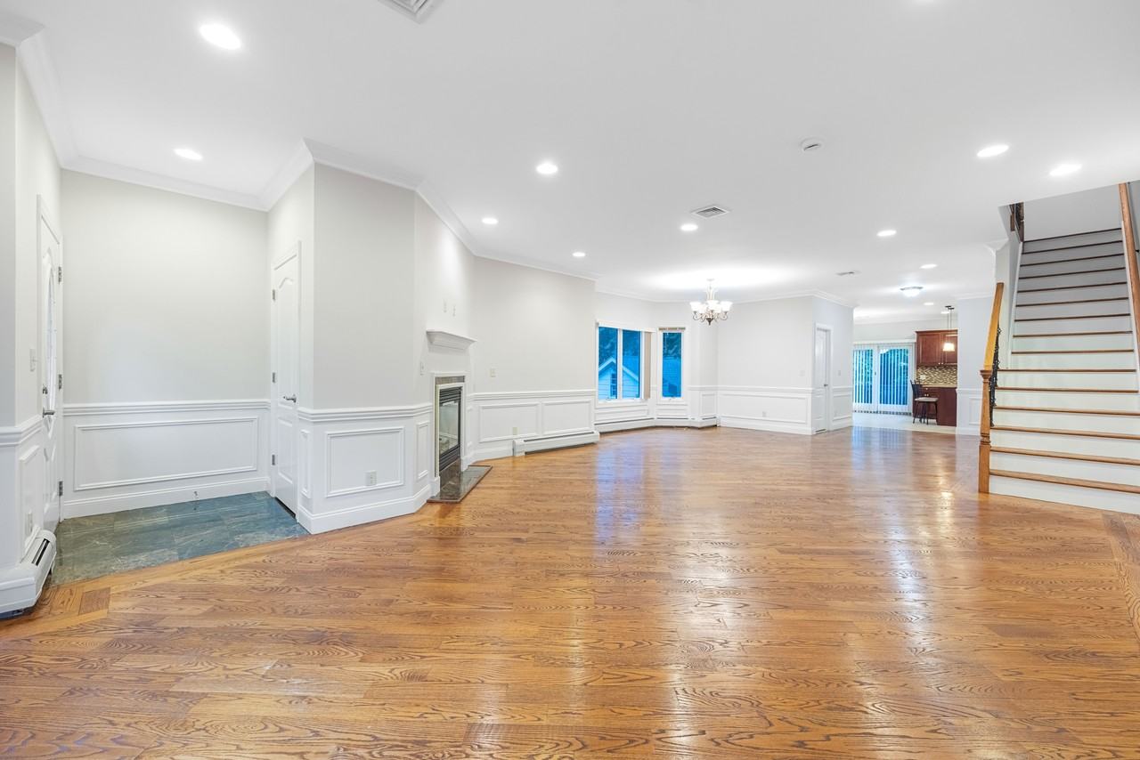 258 4th Street #A - Photo 6 of 35