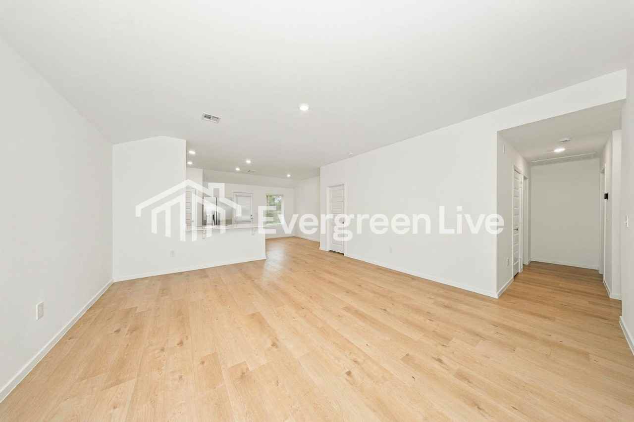 5940 Norway Spruce Street - Photo 4 of 16