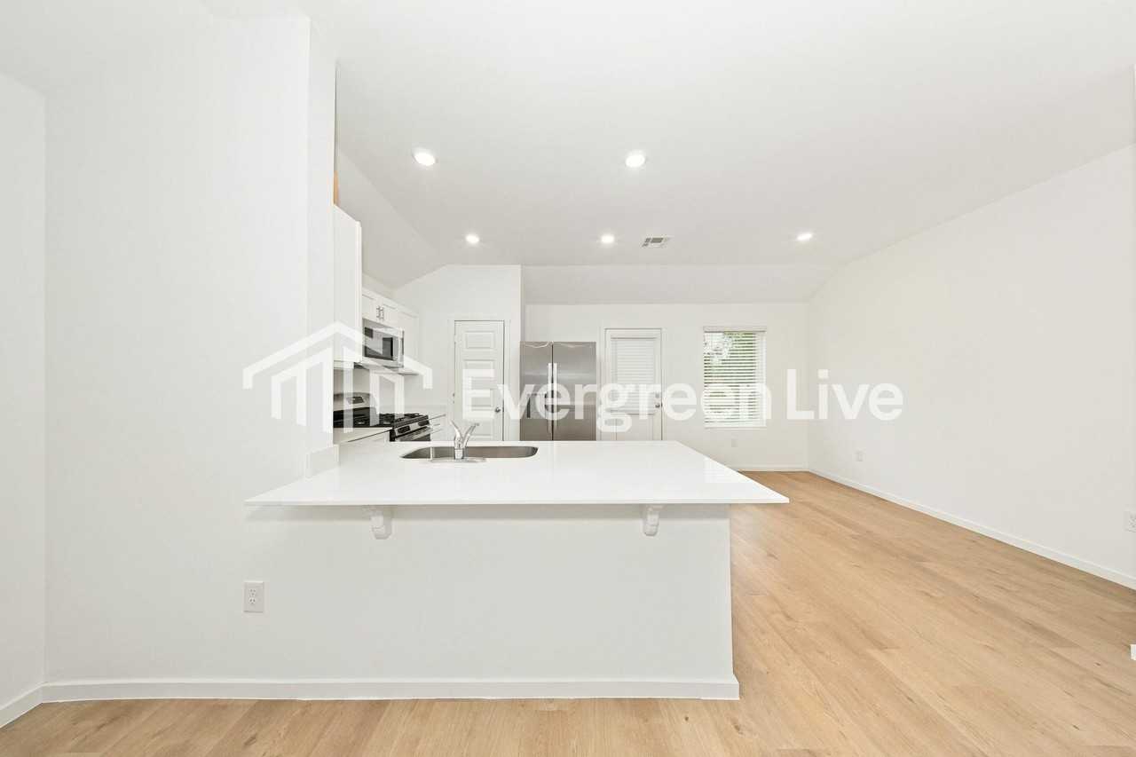 5940 Norway Spruce Street - Photo 7 of 16