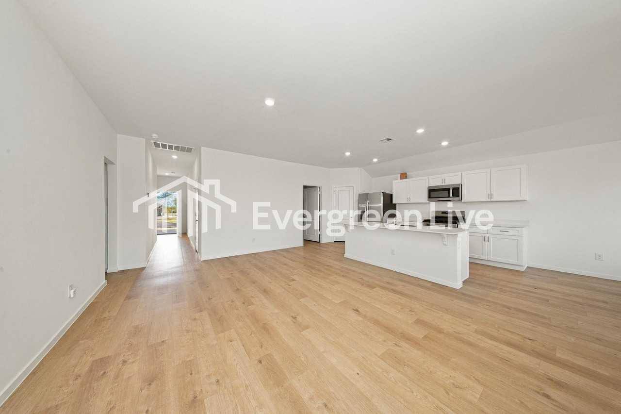 5421 Daxton Dr - Photo 3 of 16