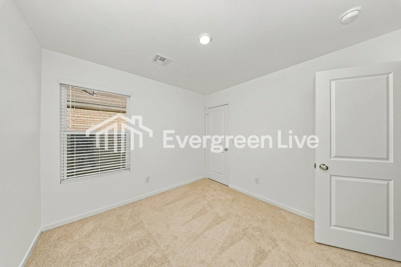 5421 Daxton Dr - Photo 7 of 16