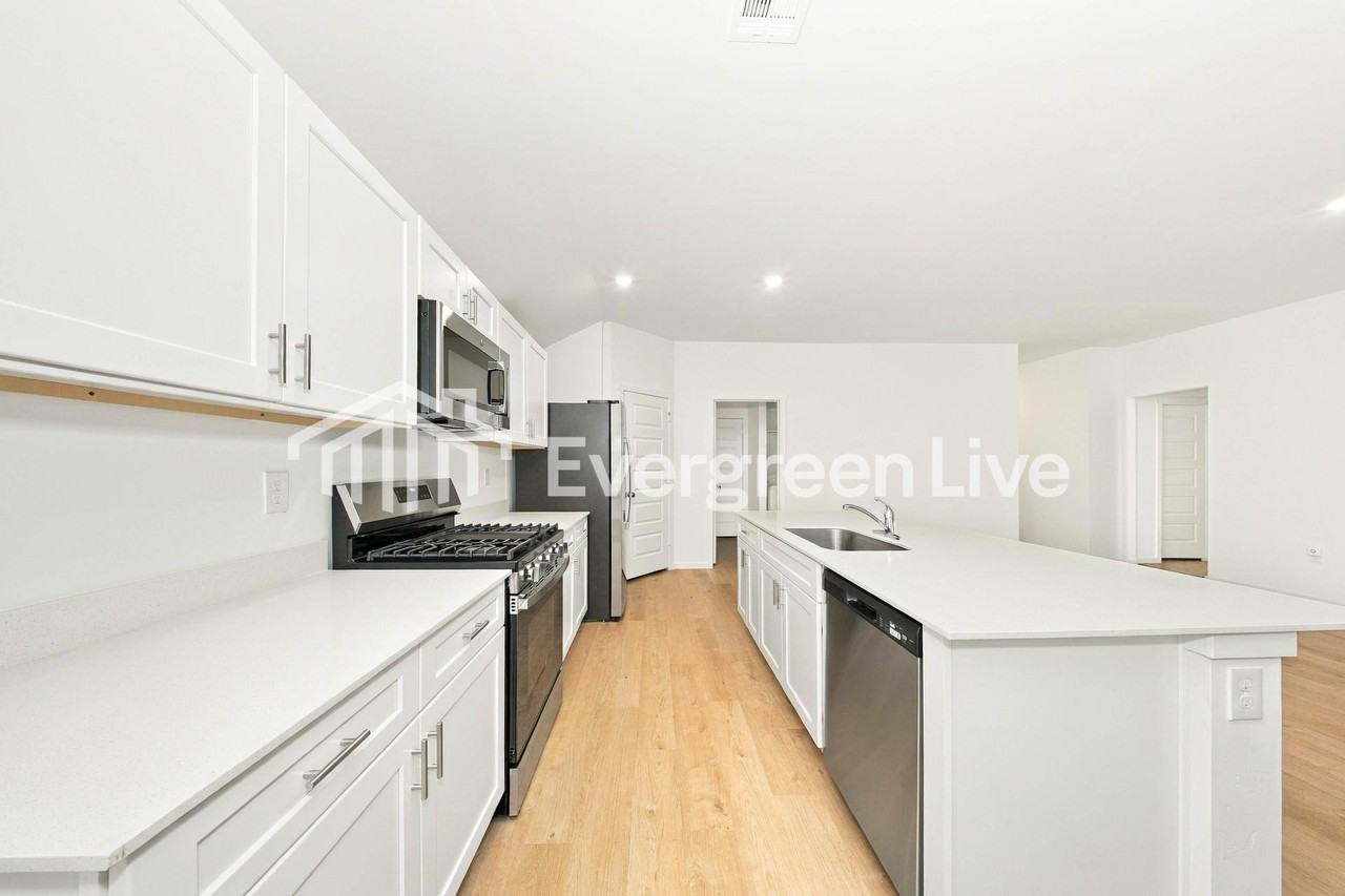 6032 Norway Spruce Street - Photo 6 of 15