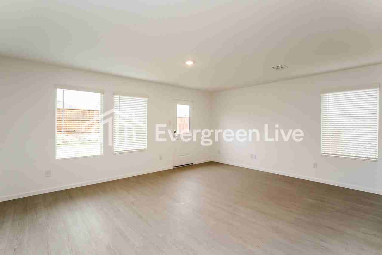2032 Welsh Ln - Photo 3 of 16