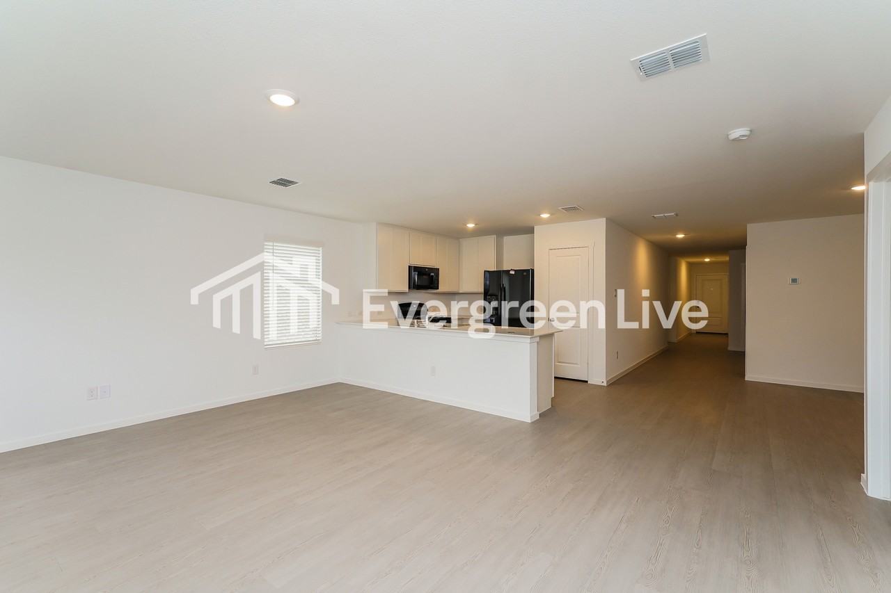 2032 Welsh Ln - Photo 5 of 16